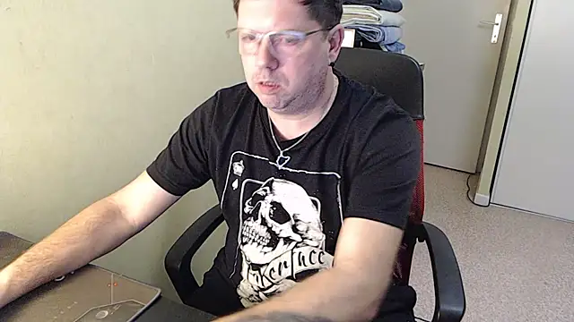 Snapshot of blueandwhite1 chatting on 02/03/25, 05:24 blueandwhite1 online show from 02/03/25, 05:24