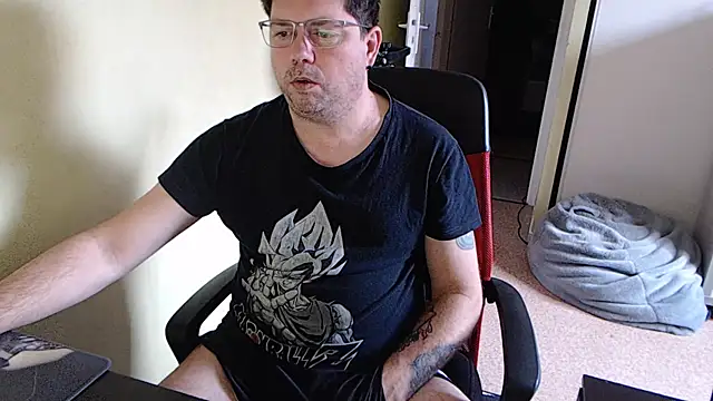 Snapshot of blueandwhite1 chatting on 02/19/25, 08:01 blueandwhite1 online show from 02/19/25, 08:01