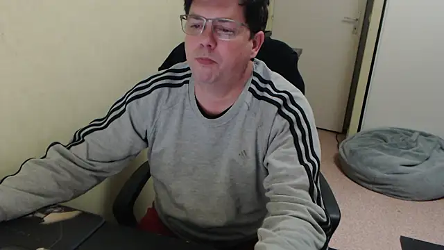 Snapshot of blueandwhite1 chatting on 03/07/25, 08:44 blueandwhite1 online show from 03/07/25, 08:44