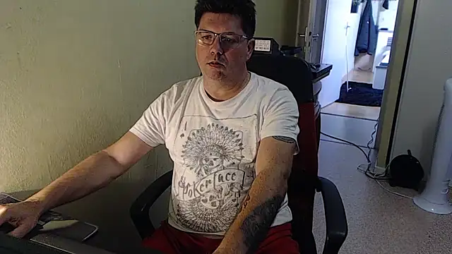 Snapshot of blueandwhite1 chatting on 09/27/25, 07:58 blueandwhite1 online show from 09/27/25, 07:58