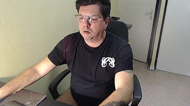 blueandwhite1 online show from 12/04/25, 03:44