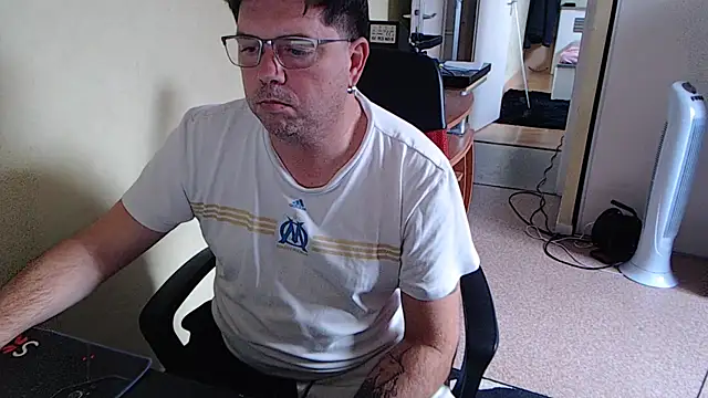 blueandwhite1 online show from 11/06/25, 04:00