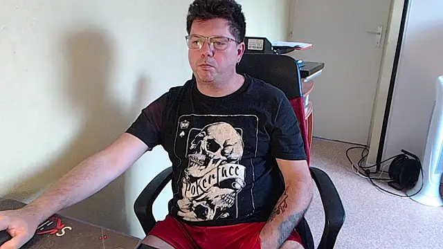 Snapshot of blueandwhite1 chatting on 10/04/25, 07:54 blueandwhite1 online show from 10/04/25, 07:54