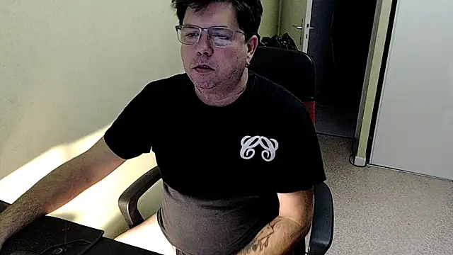 blueandwhite1 online show from 12/03/25, 08:36