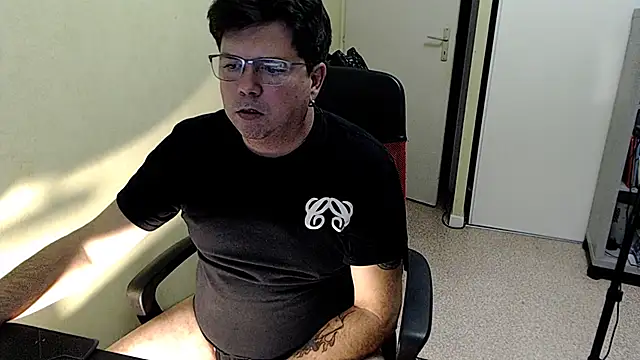 blueandwhite1 online show from 12/02/25, 03:58