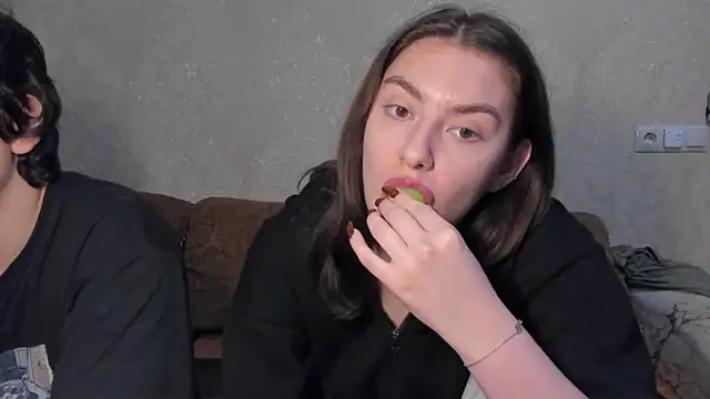 muuur fam online show from 10/10/25, 06:31
