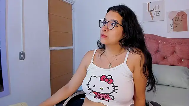 GiaCutee online show from 10/29/25, 03:16