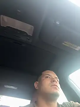 YadielPublic online show from 10/17/25, 07:59