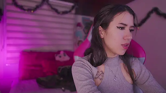  chloe moons  online show from 12/15/25, 10:48