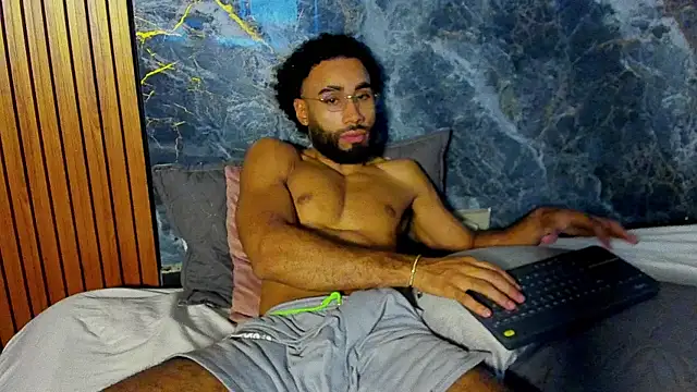 luca flame online show from 09/16/25, 08:21