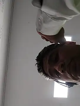 danigarci2307 online show from 12/04/25, 09:03