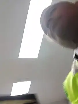 danigarci2307 online show from 12/18/25, 12:05