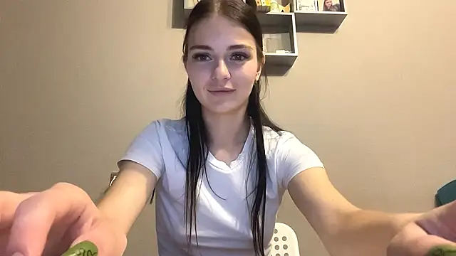 TianaWidell online show from 09/18/25, 01:03