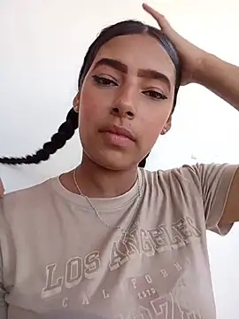 Zoe-Johnson  online show from 06/19/26, 09:20