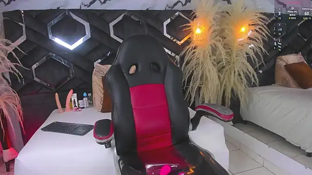 Zoe-Johnson  online show from 12/14/25, 09:42