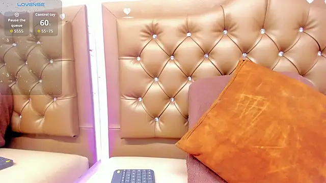 Zoe-Johnson  online show from 10/07/25, 10:00