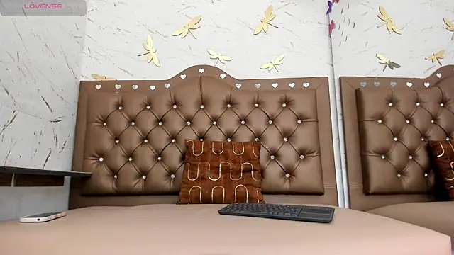 Zoe-Johnson  online show from 09/26/25, 09:54