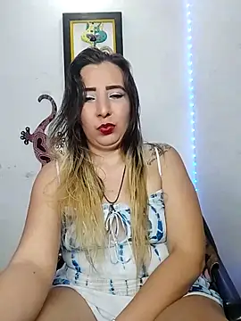 Snapshot of isabella_lovem chatting on 11/12/25, 10:57 isabella lovem online show from 11/12/25, 10:57