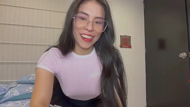 Snapshot of sasha_jonne chatting on 12/18/25, 02:49 sasha jonne online show from 12/18/25, 02:49