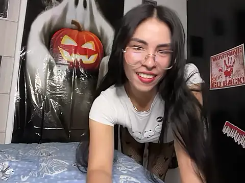 Snapshot of sasha_jonne chatting on 10/16/25, 12:19 sasha jonne online show from 10/16/25, 12:19