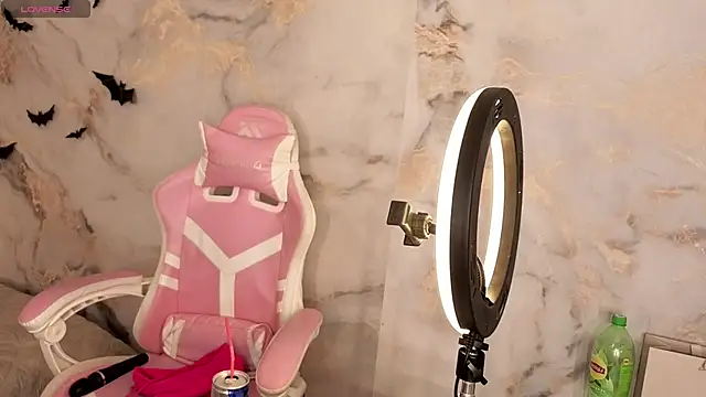 Snapshot of Crystal-Nuts chatting on 11/01/25, 01:23 Crystal-Nuts online show from 11/01/25, 01:23