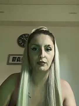 Snapshot of Sexy_Bulgarian_woman chatting on 09/22/25, 07:47 Sexy Bulgarian woman online show from 09/22/25, 07:47