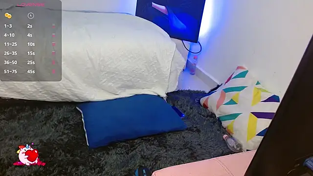 Snapshot of Kayla21_ chatting on 12/20/25, 02:31 Kayla21 online show from 12/20/25, 02:31