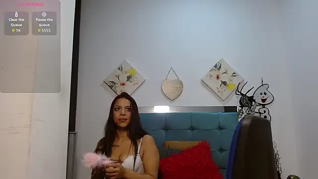 Sara f W online show from 11/01/25, 12:17