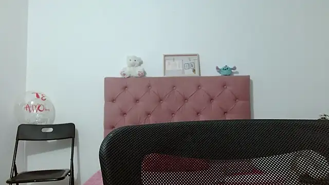 Sara f W online show from 12/17/25, 01:21