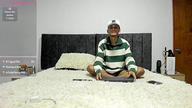 Snapshot of AlejandroLoouis chatting on 09/19/25, 08:18 AlejandroLoouis online show from 09/19/25, 08:18