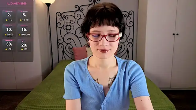 Snapshot of oliviafairy1 chatting on 10/06/25, 03:57 oliviafairy1 online show from 10/06/25, 03:57