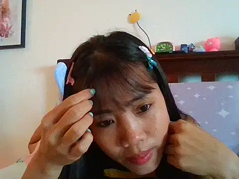 AnnewithanE online show from 10/19/25, 04:37