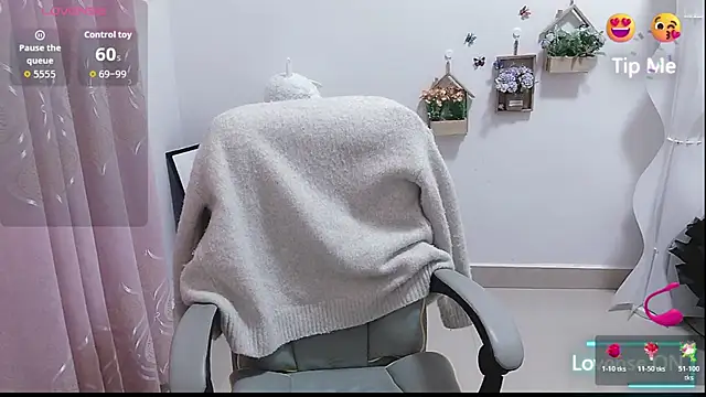 Abb-qiaoyi online show from 11/21/25, 08:52