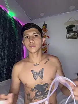 Snapshot of Alejandro_BigCock22 chatting on 10/11/25, 12:55 Alejandro BigCock22 online show from 10/11/25, 12:55