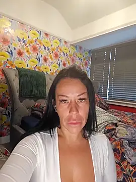 Filthymaddymilfy25 online show from 04/12/26, 08:17