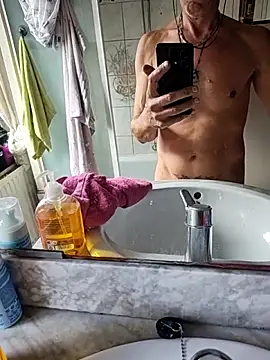 Snapshot of Ericketaurore chatting on 09/16/25, 09:43 Ericketaurore online show from 09/16/25, 09:43