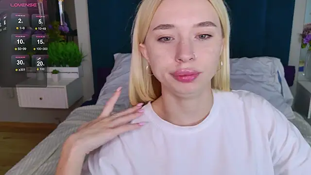 Snapshot of RachelColon chatting on 09/18/25, 10:40 RachelColon online show from 09/18/25, 10:40