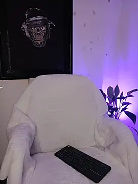 Snapshot of Bathory_Mia666 chatting on 12/21/25, 10:32 Bathory Mia666 online show from 12/21/25, 10:32