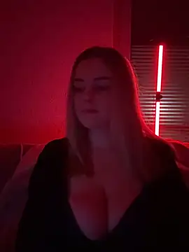 ItsLxsa online show from 04/11/26, 08:34