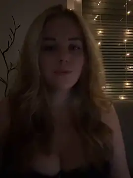 Snapshot of ItsLxsa chatting on 10/29/25, 12:09 ItsLxsa online show from 10/29/25, 12:09