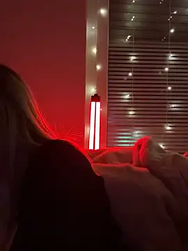 ItsLxsa online show from 04/15/26, 07:58