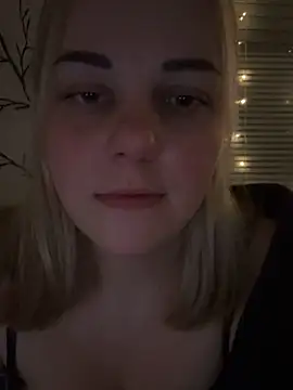 ItsLxsa online show from 11/29/25, 11:27