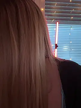 ItsLxsa online show from 04/12/26, 06:11