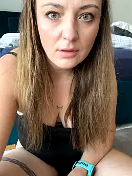 Snapshot of Velvetwitch87 chatting on 09/26/25, 11:06 Velvetwitch87 online show from 09/26/25, 11:06