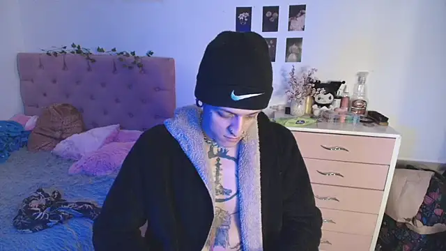 2cyboy  online show from 10/11/25, 09:38