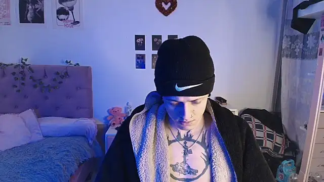 2cyboy  online show from 10/06/25, 08:20