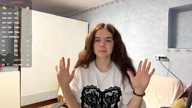 Lia rise online show from 11/28/25, 03:12