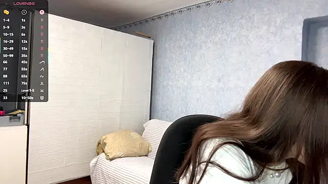 Lia rise online show from 12/19/25, 03:03