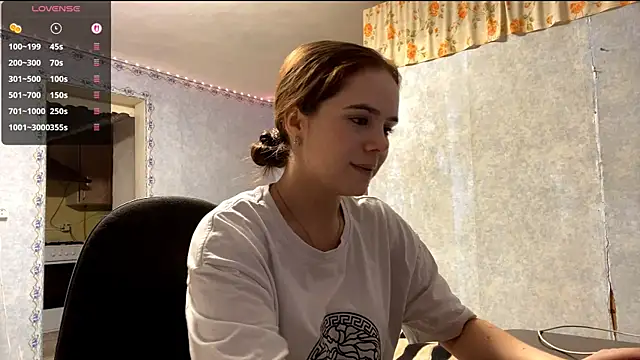 Lia rise online show from 10/25/25, 02:17