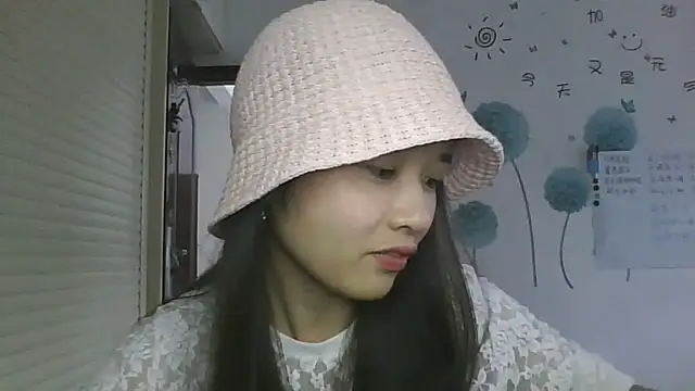 Snapshot of Monice1314 chatting on 10/03/25, 03:52 Monice1314 online show from 10/03/25, 03:52